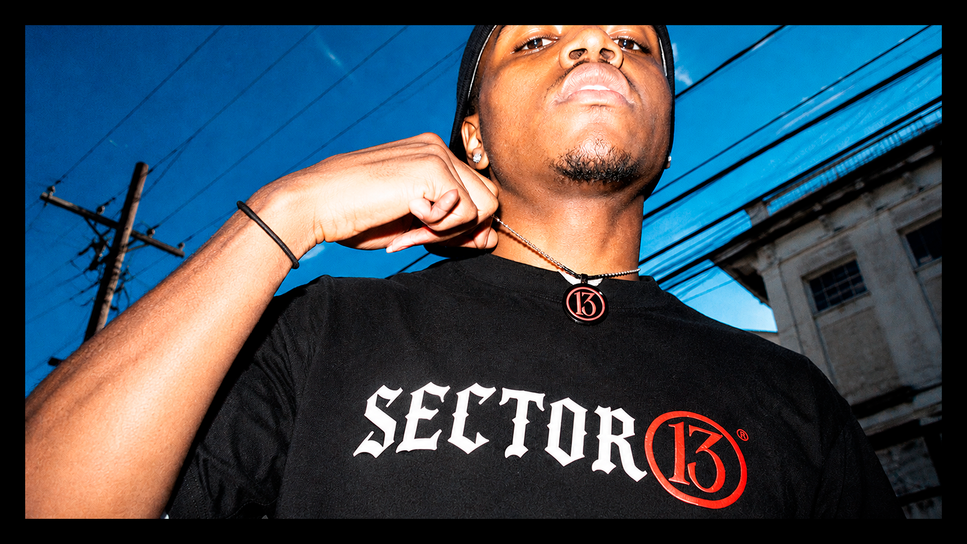 SECTOR 13 — peça em uso