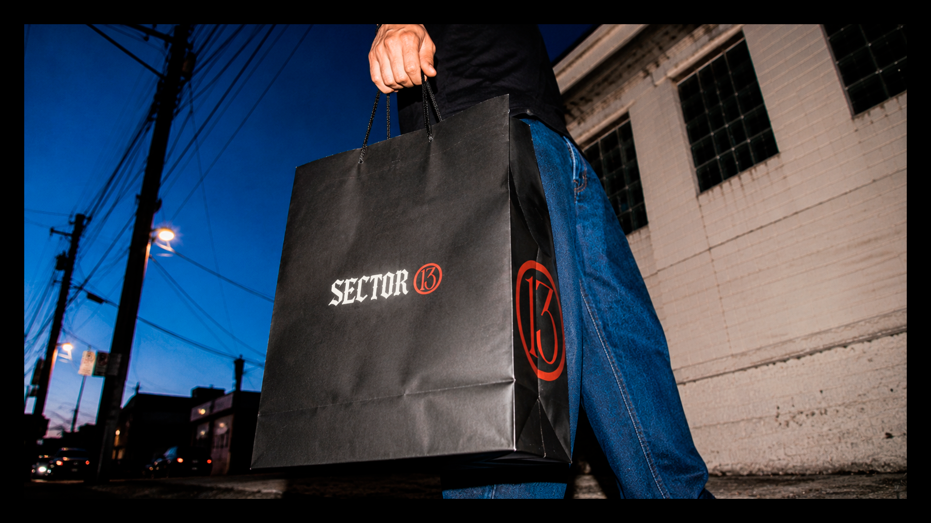 SECTOR 13 — etiqueta e hangtag